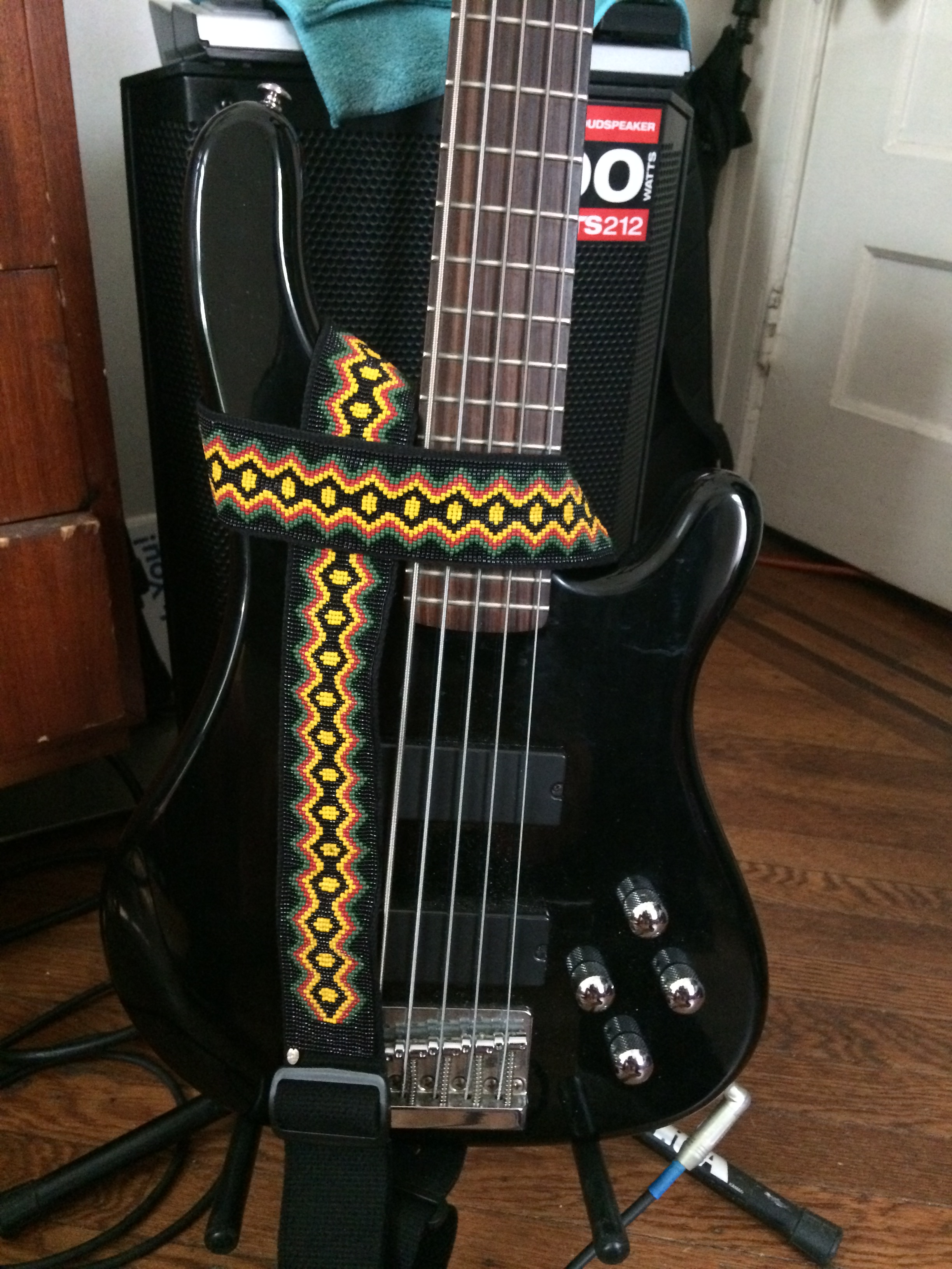 Reggae Rasta guitar strap Julia
                Lee